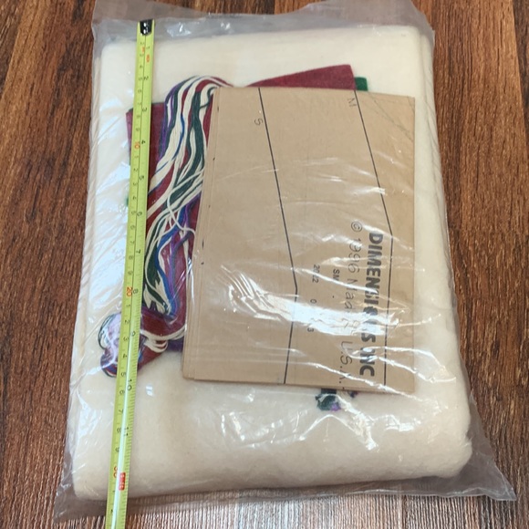 Vintage snowflake mittens wool vest kit w wool, patterns and thread for appliqué - Picture 7 of 7